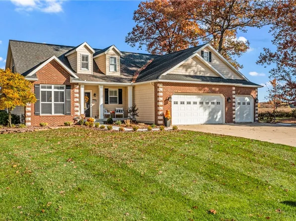 17152 N Stonecreek Dr, Effingham, IL 62401