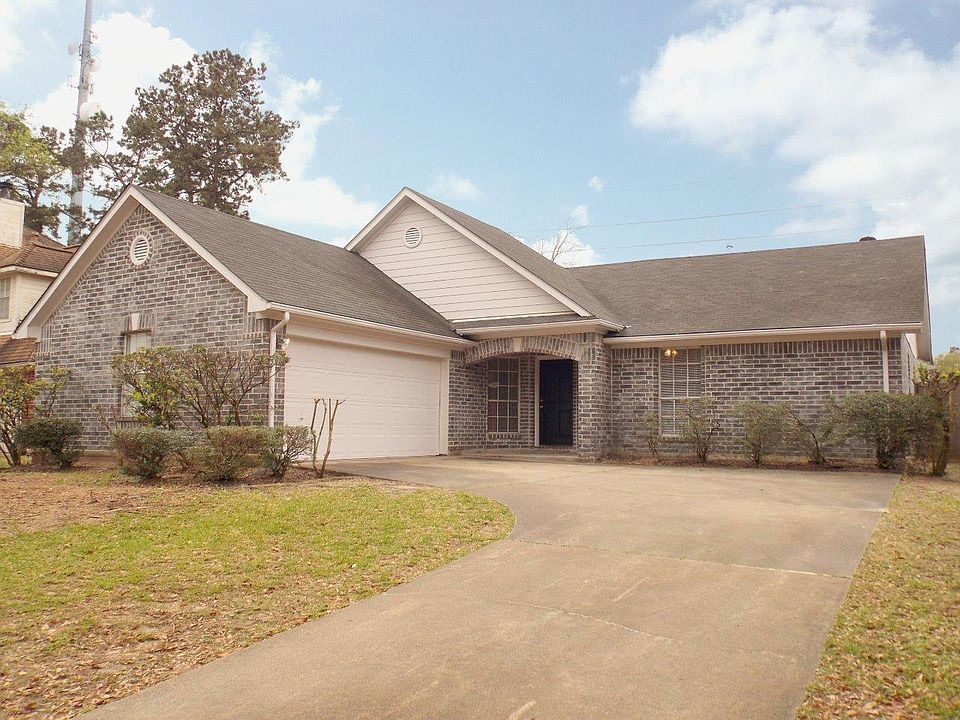 Welcome home. Great curb appeal. Long driveway for plenty of