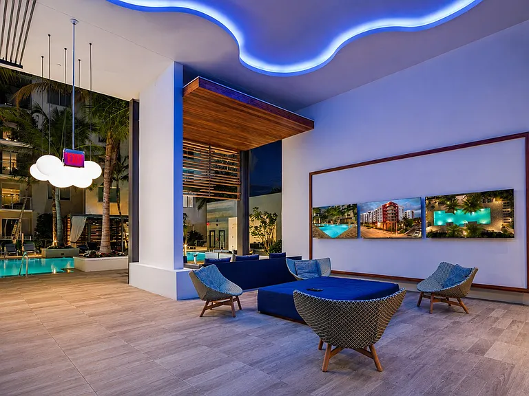 Aqua Lounge