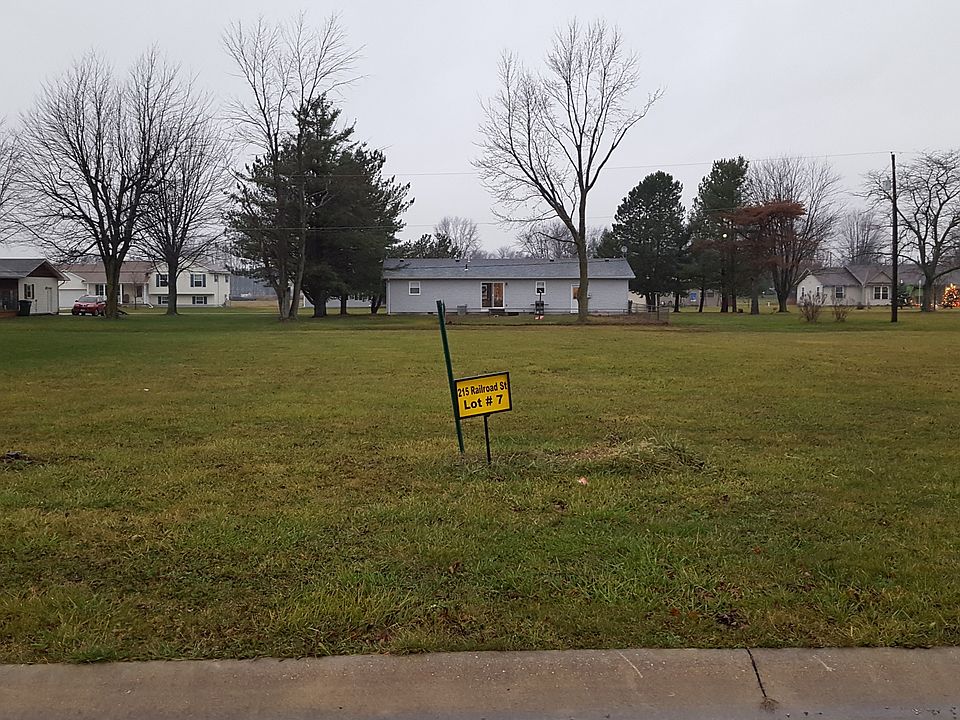 2nd image of 215 Railroad St