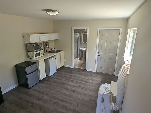 3rd image of 626 Scott Blvd