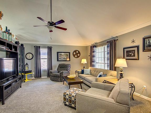 4th image of 3913 Knights Bridge Dr