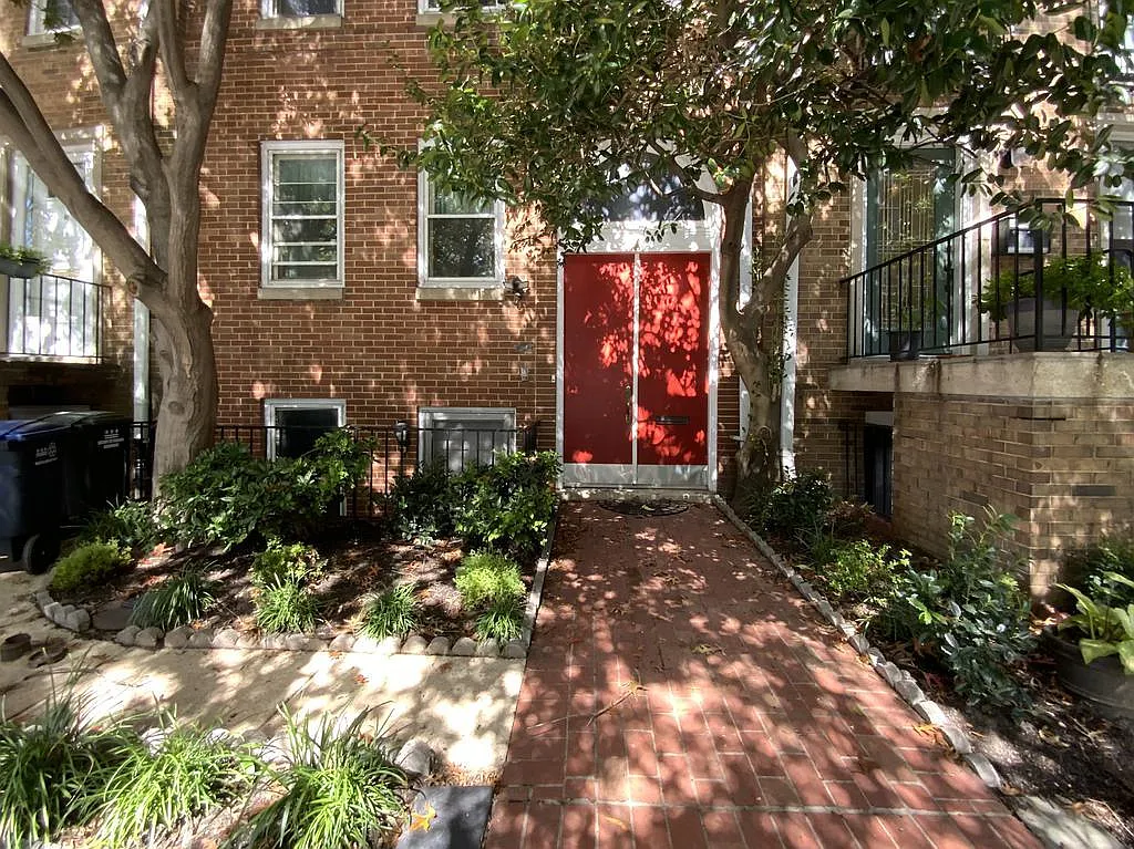 625 I St SW photo 1