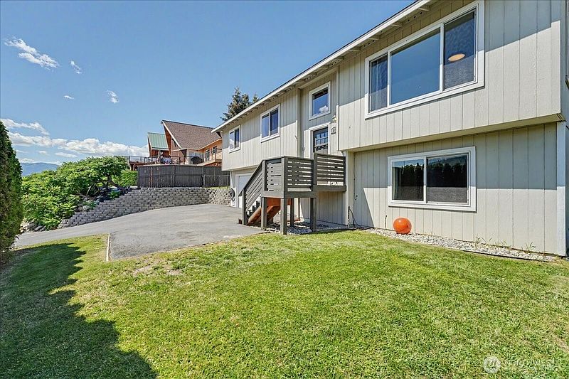 5th image of 215 San Remo Lane