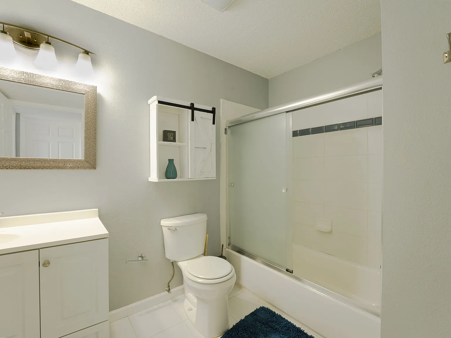 3 bed, 1147 sqft, $1,900 — Photo 2