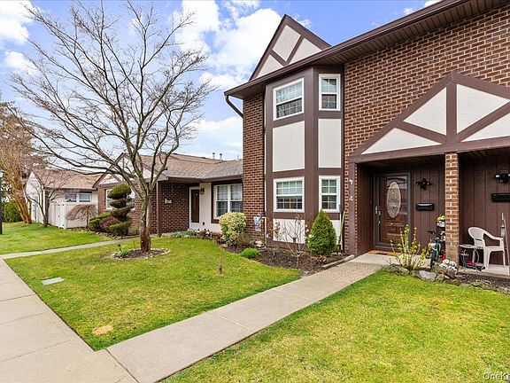 2nd image of 4 Raintree Court #4