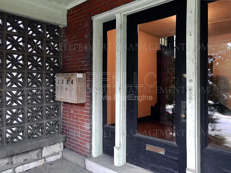 1035 Baxter Ave #3 — Photo 2