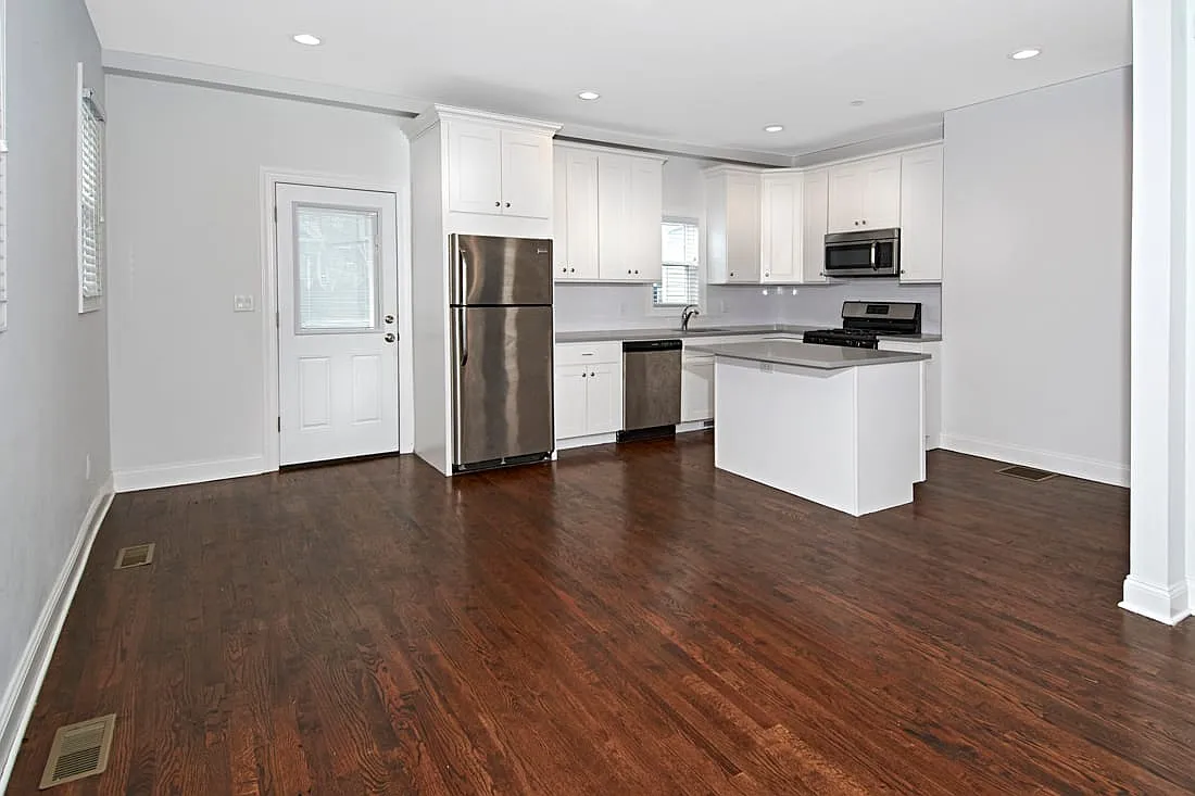 3 bed, 2.0 bath, 1604 sqft, $4,900 — Photo 3