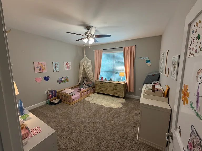 569 W Pine St — Photo 11