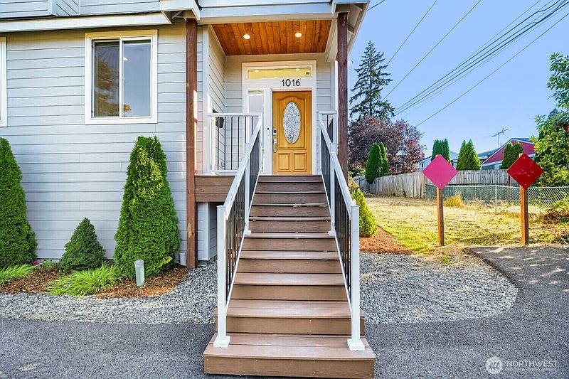 3rd image of 1016 E 40th Street