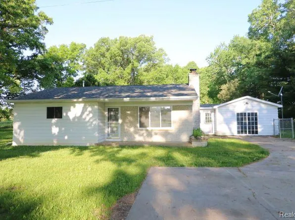 6743 N Lapeer Rd, Fostoria, MI 48435