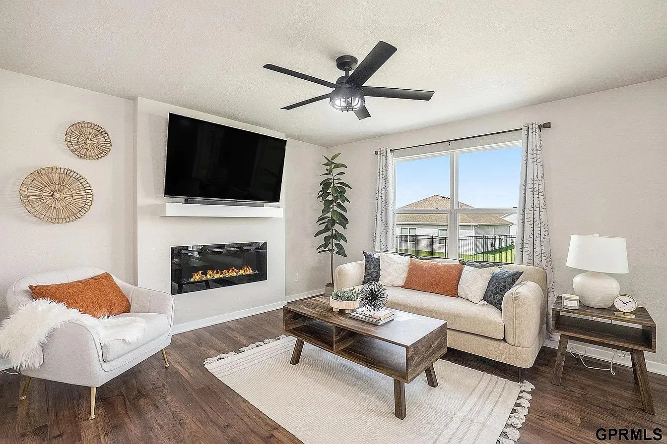 4 bed, 2.5 bath, 2247 sqft, $2,800 — Photo 4