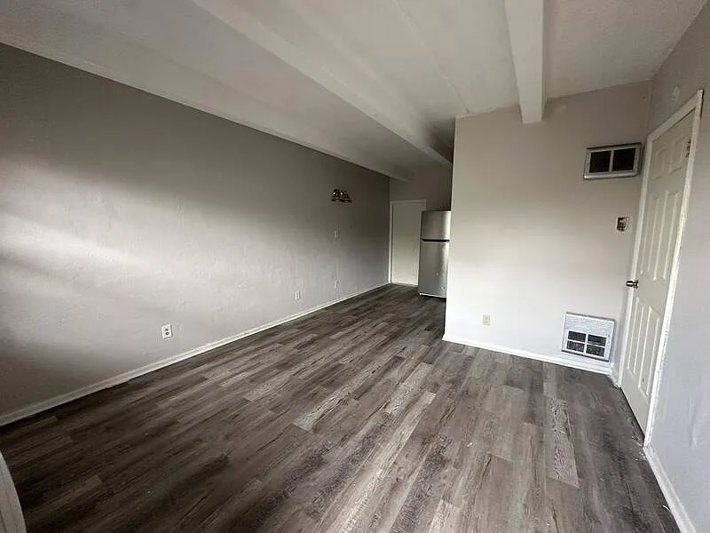 1 bed, 1.0 bath, $890 — Photo 3