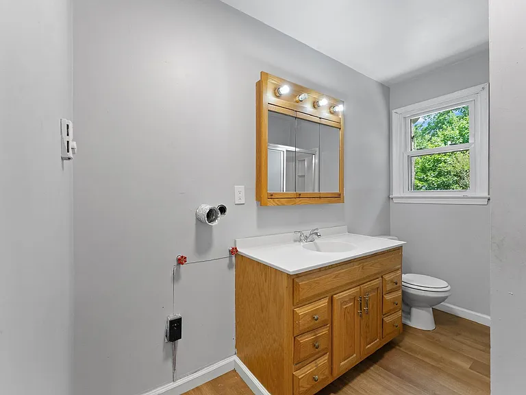 443 Manor Ave — Photo 11