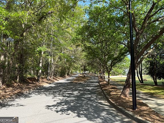 4th image of 533 Village Rd