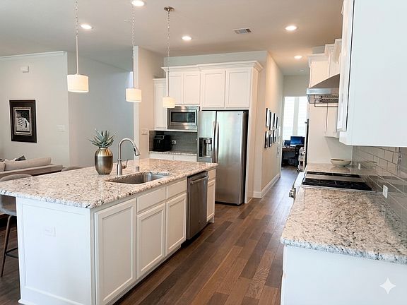 4th image of 8837 Laurel Ln