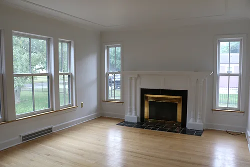 221 Green Ave Photo 1