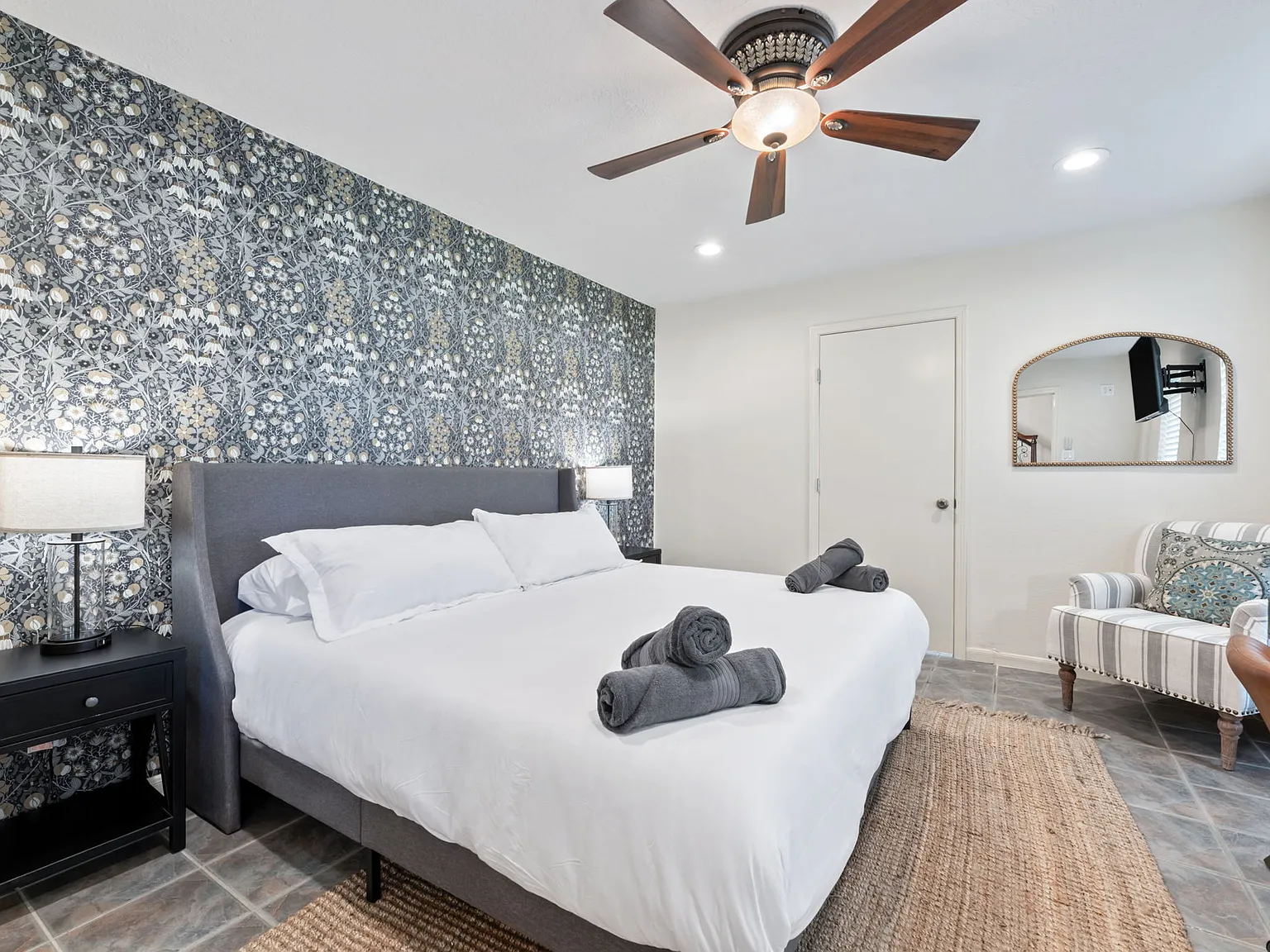 7 bed, 2979 sqft, $8,600 — Photo 2