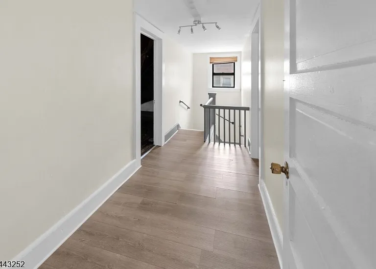558 Argyle Ave #2 — Photo 12
