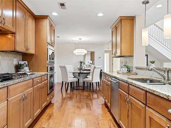 5th image of 7518 Parkdale Ave APT 304