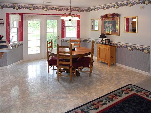 5th image of 385 Coral Ct