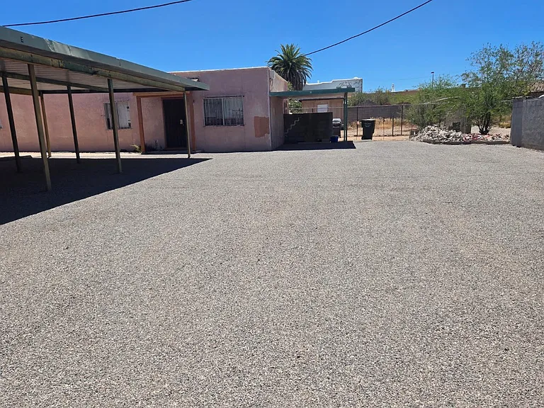 1555 N 6th Ave — Photo 10
