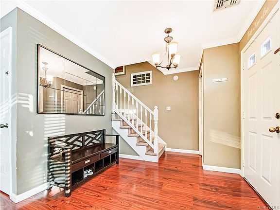 3rd image of 7 Zugibe Ct
