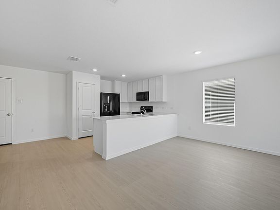 2nd image of 628 Montclaire Ave