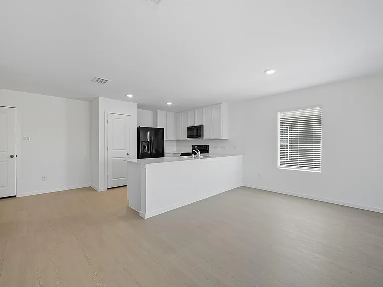 638 Montclaire Ave — Photo 2