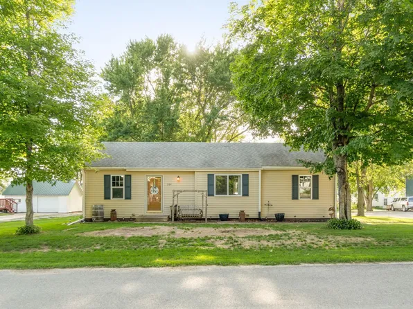 504 Park St, Walker, IA 52352