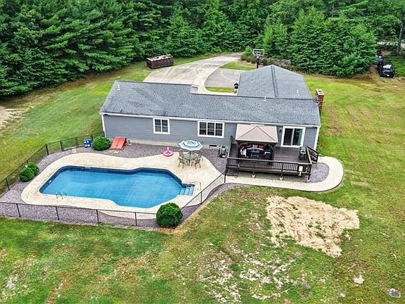 5th image of 884 Reynolds Rd