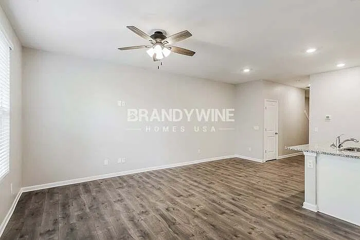 3 bed, 2.5 bath, 1576 sqft, $2,220 — Photo 4