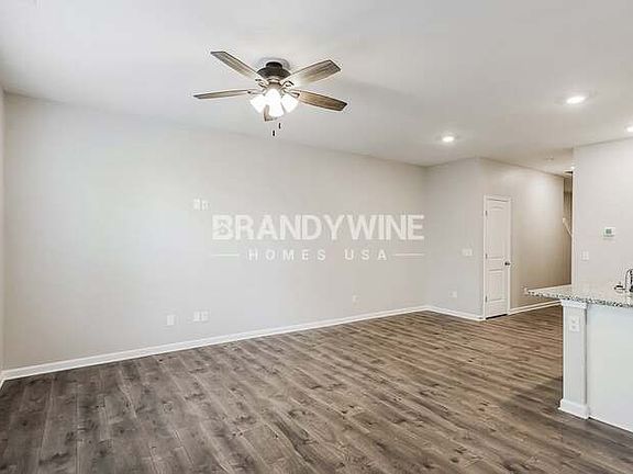 4th image of 1053 Woodbridge Blvd
