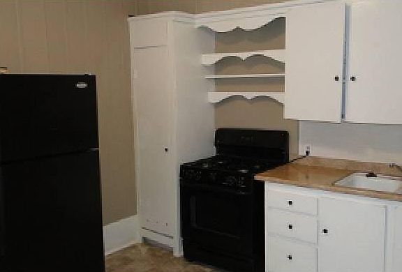 5th image of 604 N Pine St APT 2