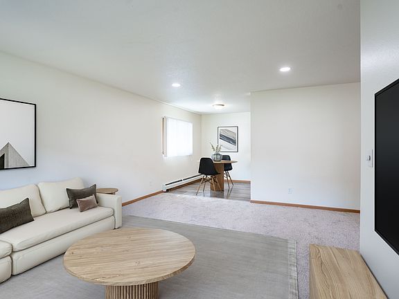 Grand Forks, ND Columbia West Apartments | 3175A | Living
