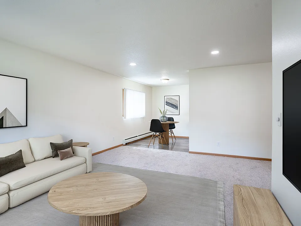 Grand Forks, ND Columbia West Apartments | 3175A | Living