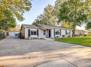 1219 Country Club Rd, Cleburne, TX 76033