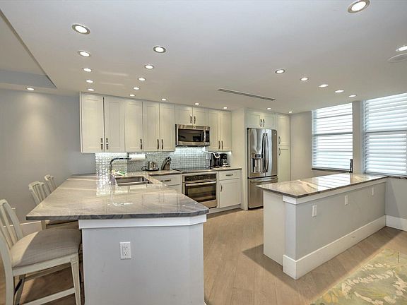4th image of 380 Seaview Ct APT 1404