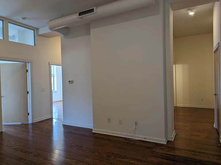 1208 Main St — Photo 11