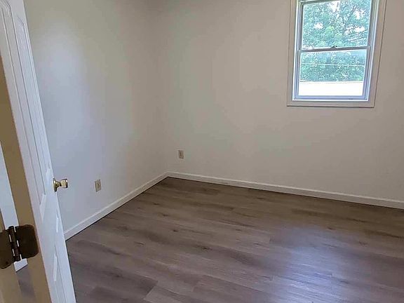 4th image of 90 Lincoln Ave APT 5