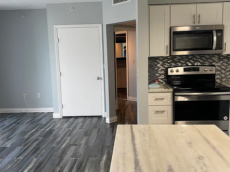 1330 West Ave #403 — Photo 6