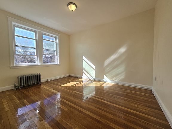 4th image of 183 Kent St