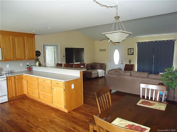 4th image of 125 Rock Island Dr