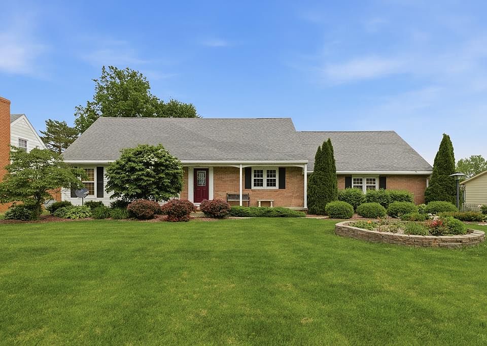 1st image of 65 Pearl Dr