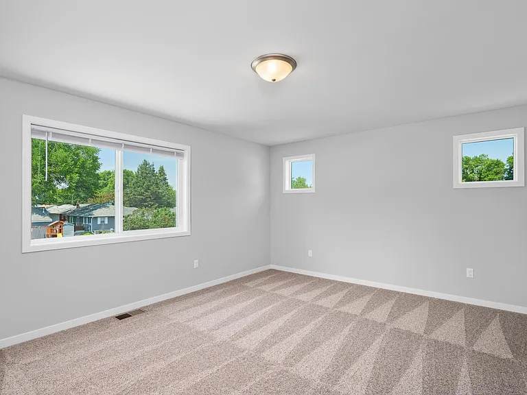 646 Columbia Ct — Photo 7