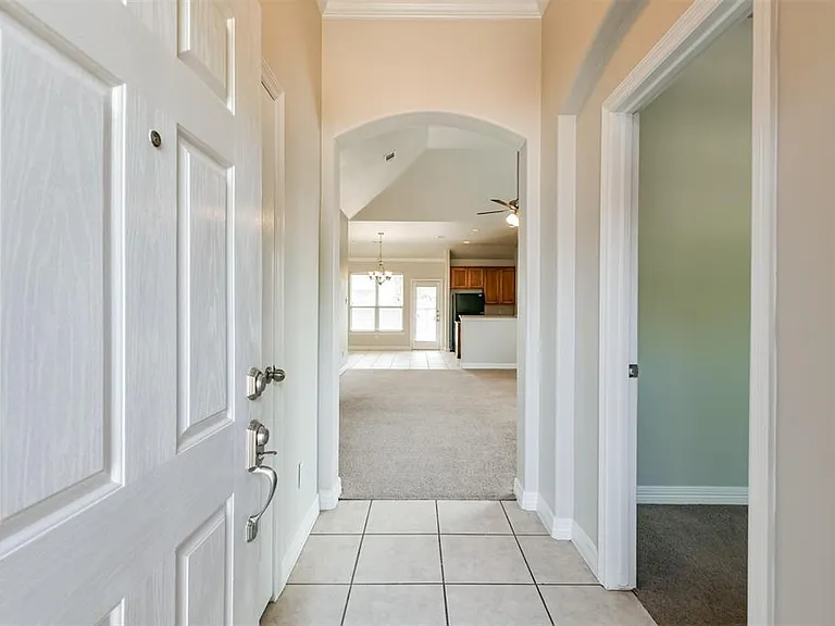 5802 Horse Prairie Dr — Photo 5