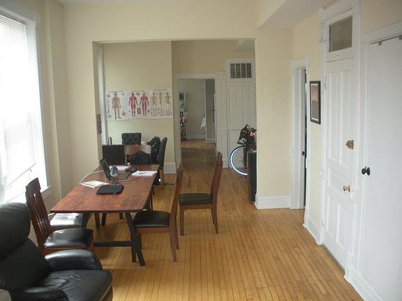 4th image of 1801 W Erie St #1