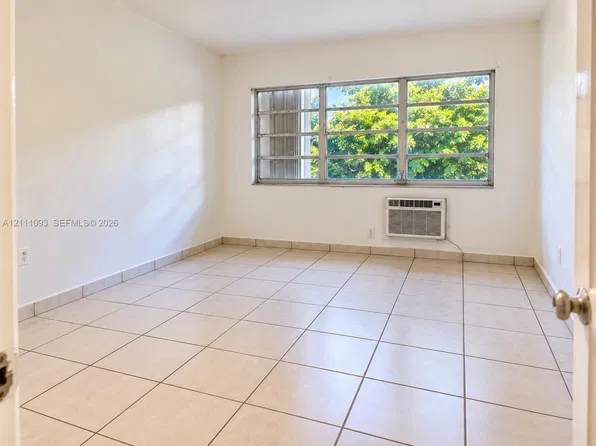 3651 SW 10th St #5B, Miami, FL 33135