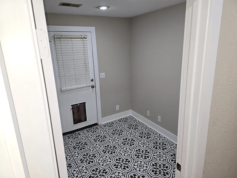 929 E Blue Ridge Blvd — Photo 22