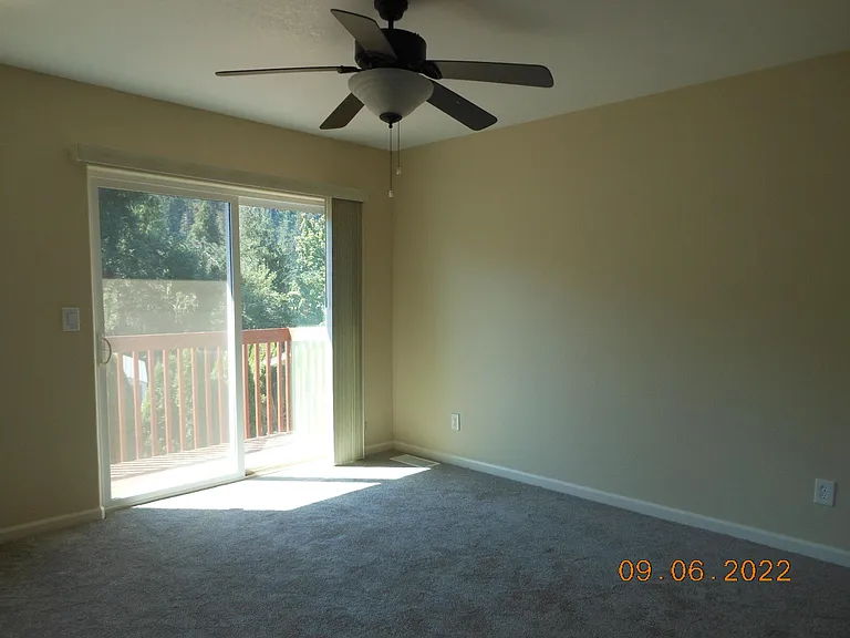 400 Walnut Way — Photo 8